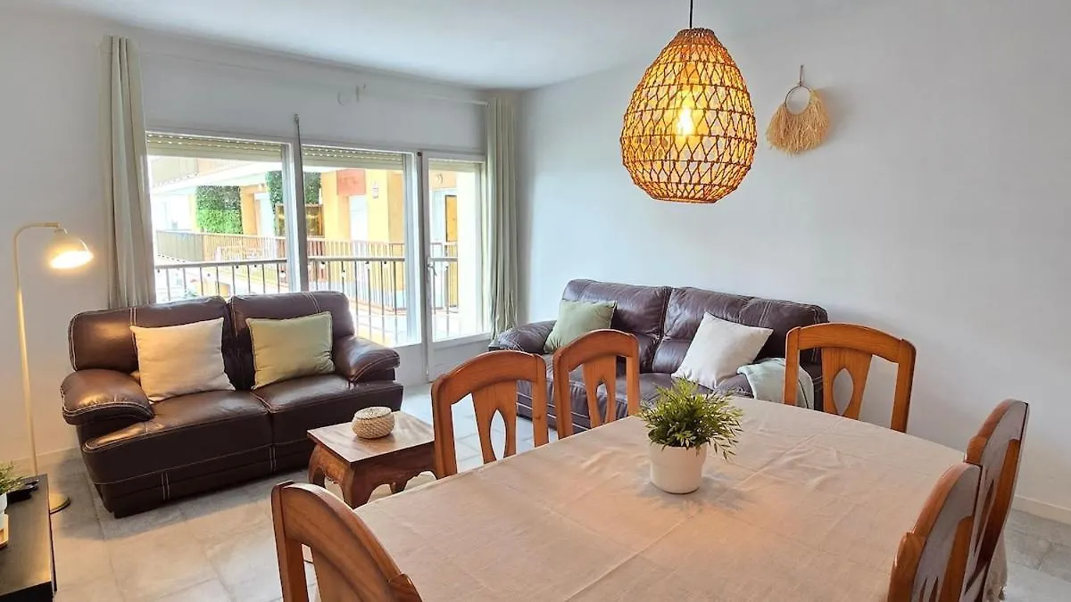 Bright Apartment With Two Balconies And A Seaside Pool 布拉内斯 西班牙